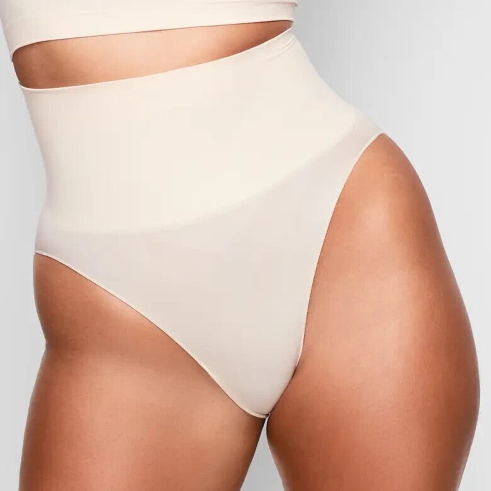 Skims core control solution wear. Size X/XL